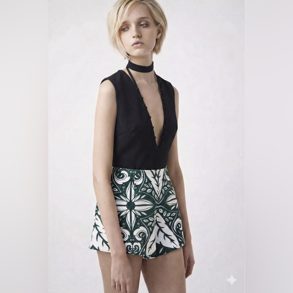Finders Keepers Pants - Finders Keepers 💚 High Waist Shorts in Green and White